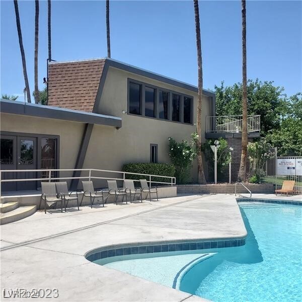 Foto del edificio - 4032 Village Square