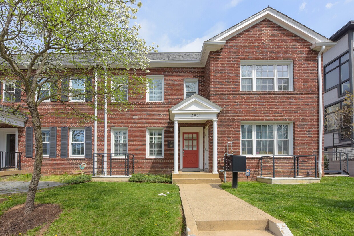 Foto principal - 3921 Fulton St NW