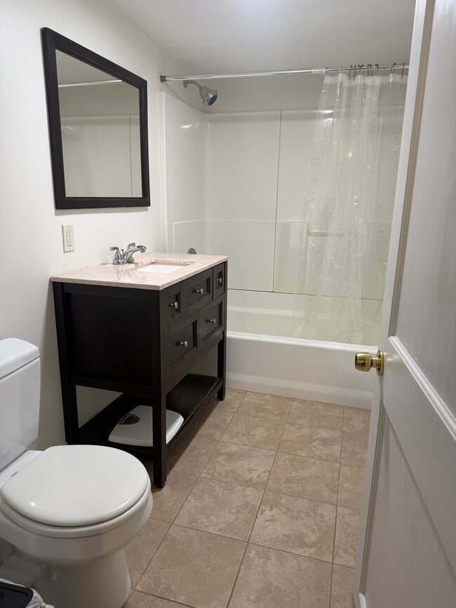 Building Photo - 150 Spencer St