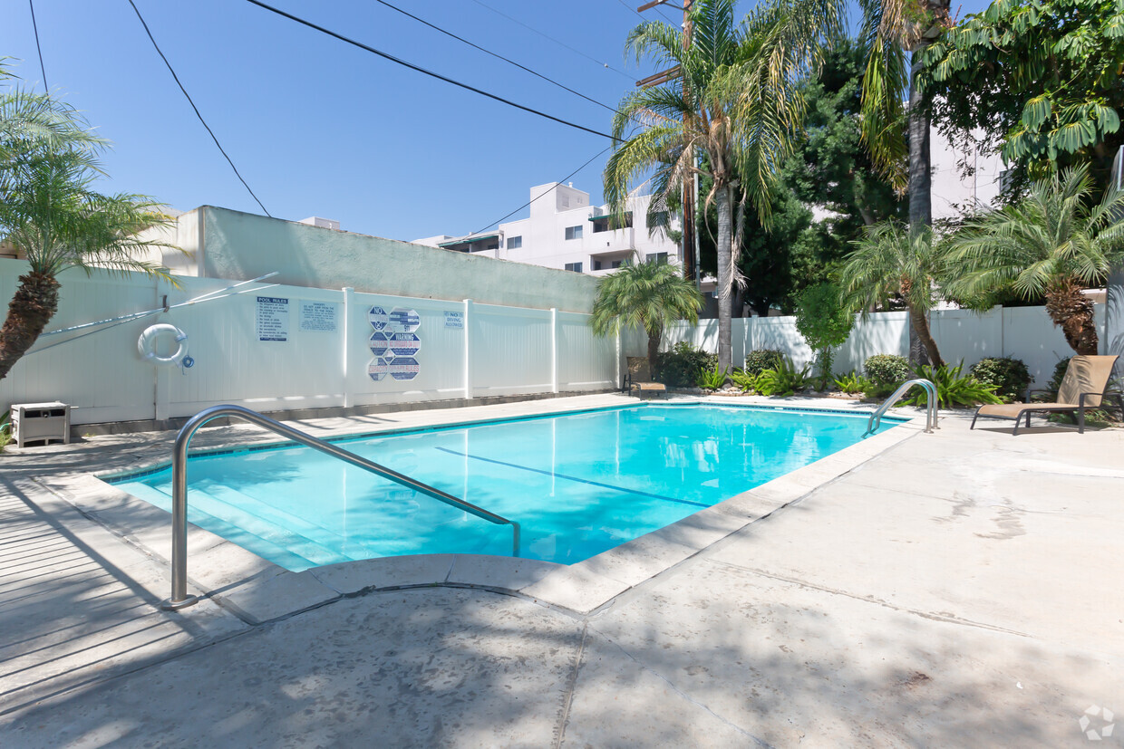 Piscina - Bakman Apartments