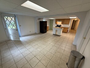 Building Photo - 218 Hillside Dr Building Photo - 218 Hillside Dr