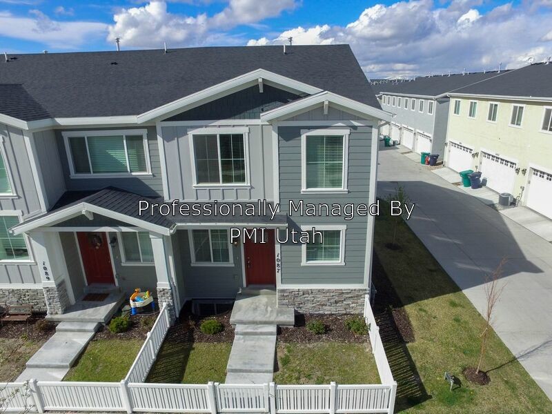 Primary Photo - 1087 Emerald Pools Ln