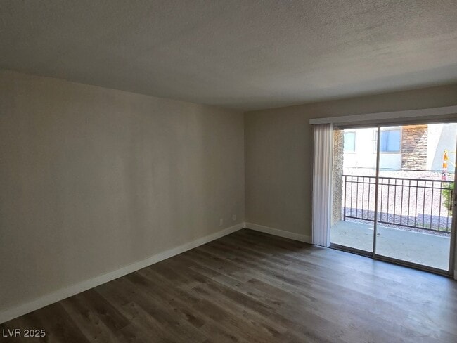 Building Photo - 5260 River Glen Dr