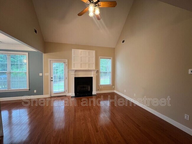 Foto del edificio - 1102 Highmoor Ln