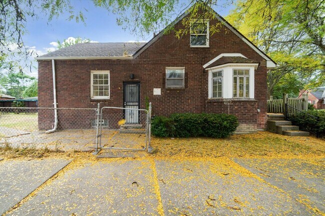 Building Photo - Spacious bungalow - $1300 - month