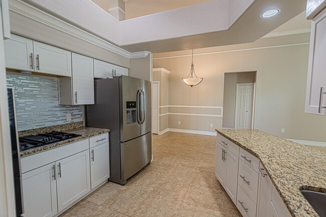 Building Photo - 1326 SW Briarwood Dr
