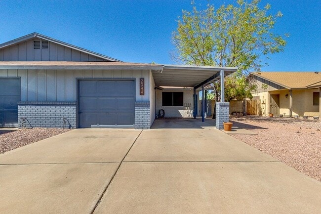 Building Photo - Modern 3 BD 2 BA Home on Mesa/Chandler/Tempe Border!