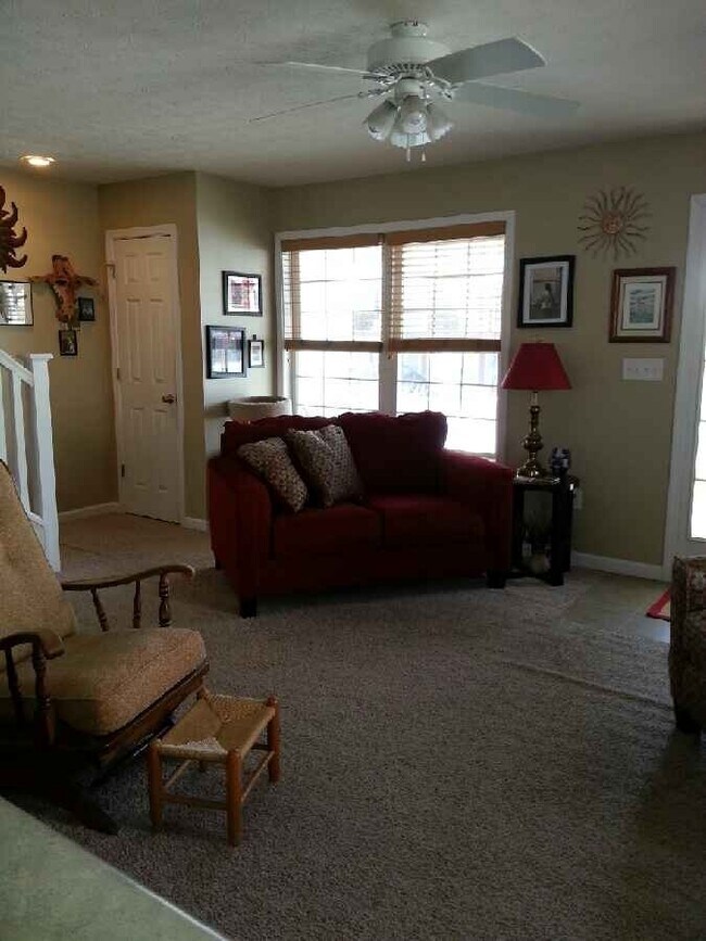 Building Photo - 3 BEDROOM Available August; Monthly rent $...