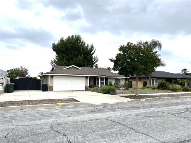 Primary Photo - 884 W Cumberland St