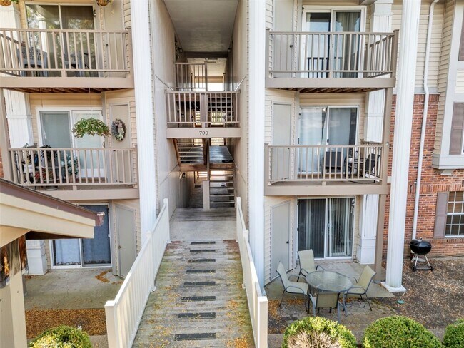 Foto del edificio - 700 Ridgeside Dr