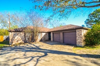 Building Photo - 17614 Sundrop Ln