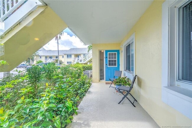 Building Photo - 5553 NE Gulfstream Way
