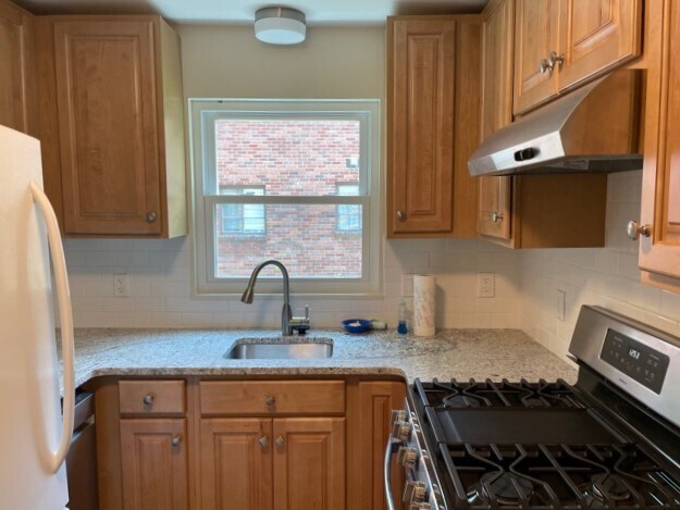 Building Photo - 10 Madoc St
