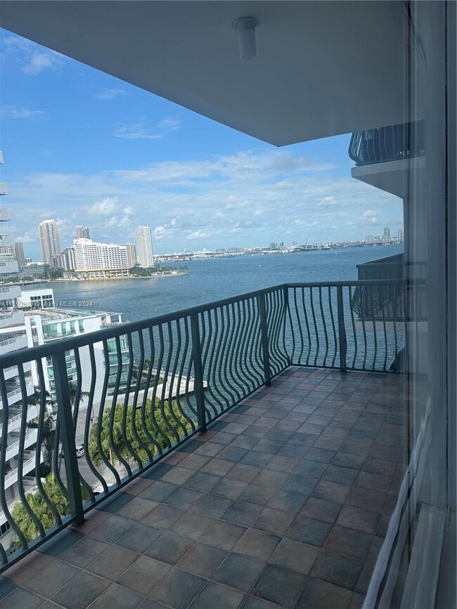 Building Photo - 1408 Brickell Bay Dr