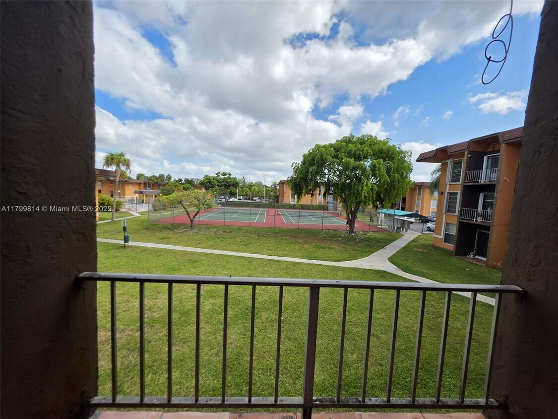 Primary Photo - 9437 SW 76th St