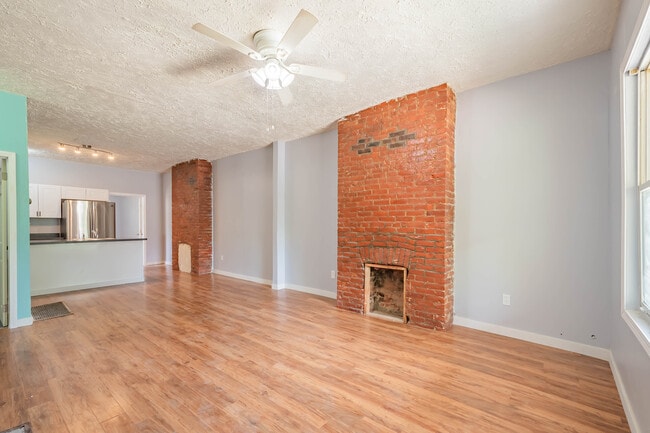 Building Photo - 426 Borland St