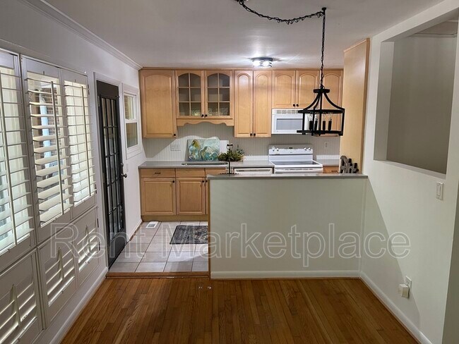 Building Photo - 2065 Plantation Ln