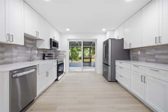 Foto del edificio - 3548 SW 16th Ct