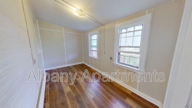 Foto del edificio - 566 Park Ave