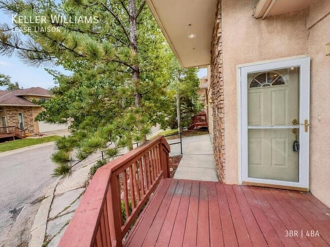 Building Photo - 701 Westwood Dr