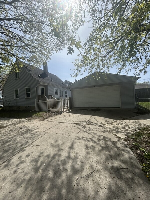 Building Photo - 2060 Champaign Rd