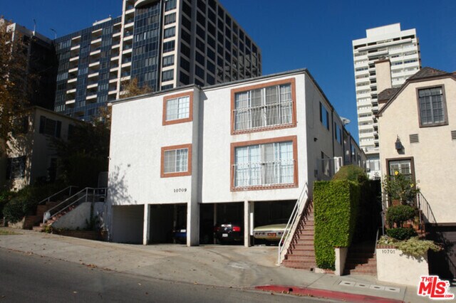 Foto principal - 10709 Ashton Ave