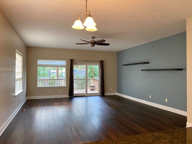 Foto del edificio - Lovely Modern Westside Home