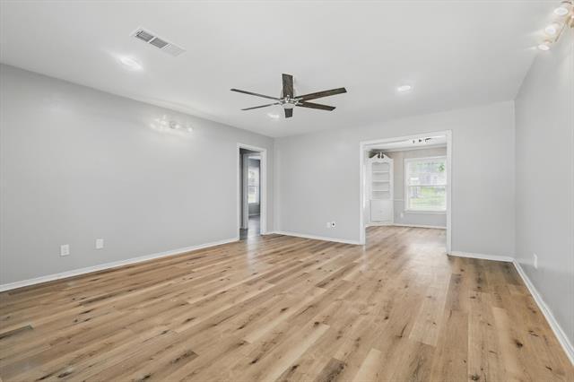 Building Photo - 2104 W Lotus Ave
