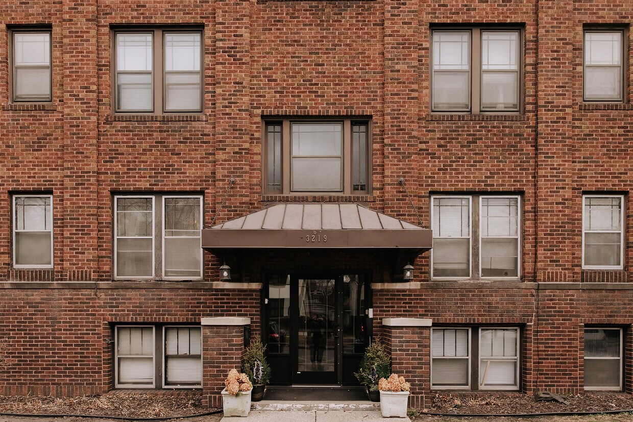 Primary Photo - 3219 Lyndale Ave S