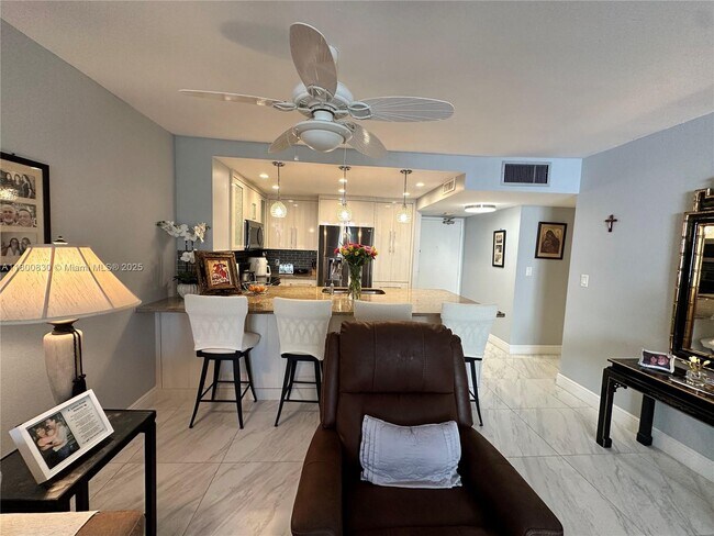 Foto del edificio - 3540 S Ocean Blvd