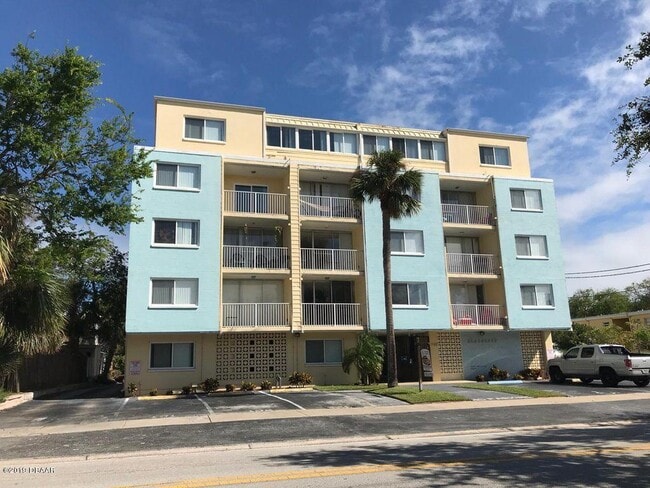 Building Photo - 732 N Halifax Ave