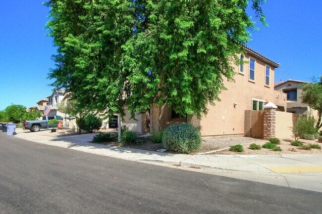 Foto del edificio - Newly Remodeled 3 Bed/3 Bath with a huge L...