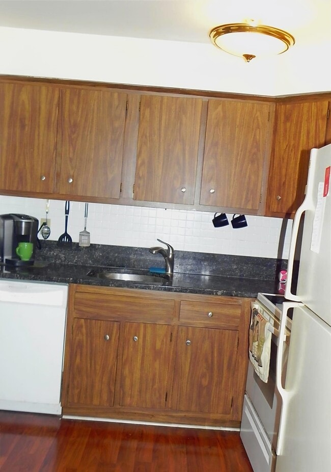 Building Photo - 466 Liberty St