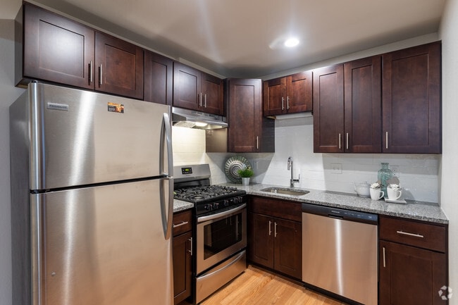 1BR, 1BA - 760 SF Model - Park Clayton Apartments