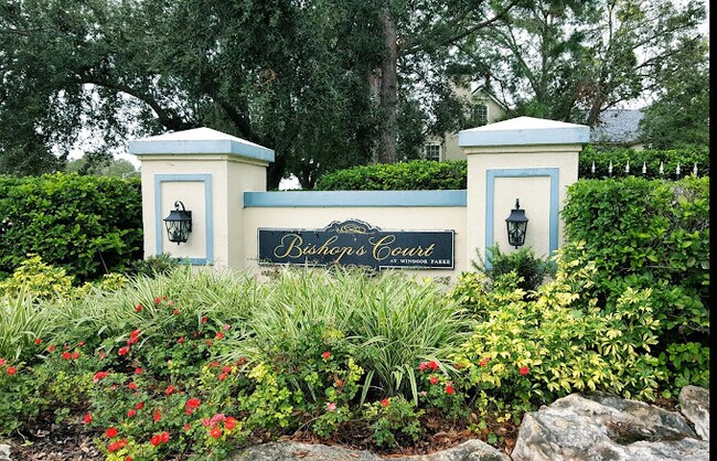 Building Photo - 13700 Richmond Park Dr N
