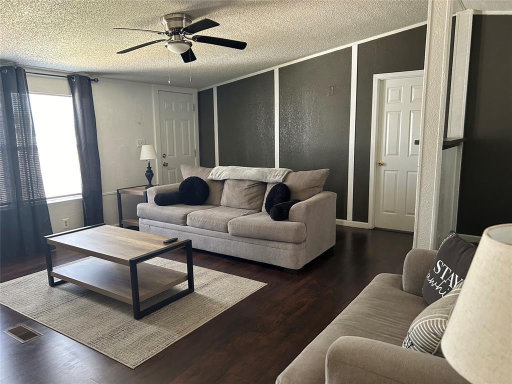 Foto principal - 3234 Cantabrian Dr