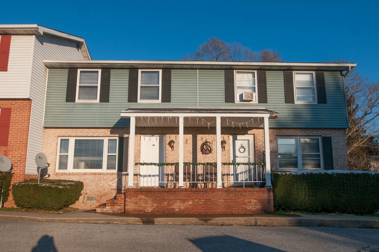 118 Third St, Shenandoah Junction, WV 25442 Townhome Rentals in Shenandoah Junction WV