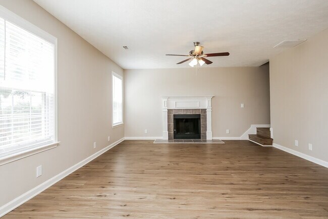 Foto del edificio - 909 General Barksdale Dr