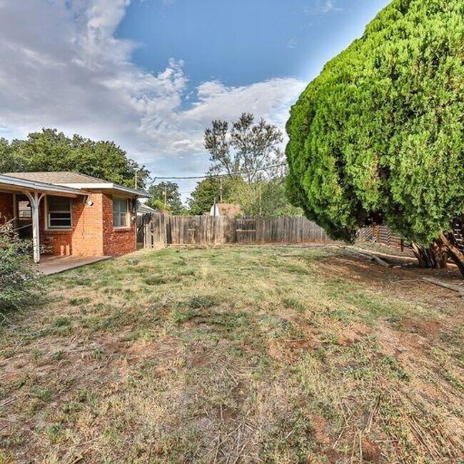 Foto del edificio - Room to Grow! Spacious, Remodeled 3/2/2 in Great Location!