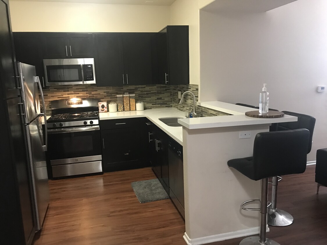 Foto principal - 5770 W Centinela Ave