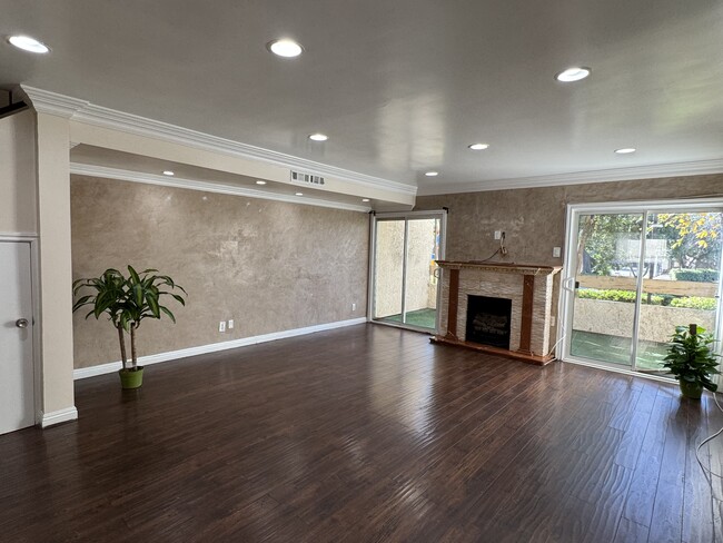 Living room - 7631 Reseda Blvd