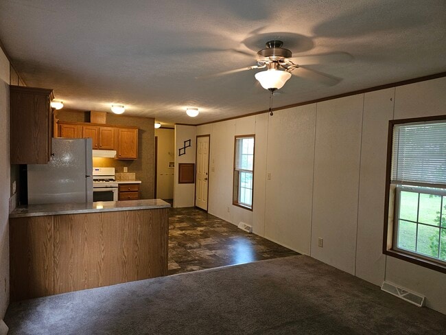 Foto del edificio - 50 Noble Ln