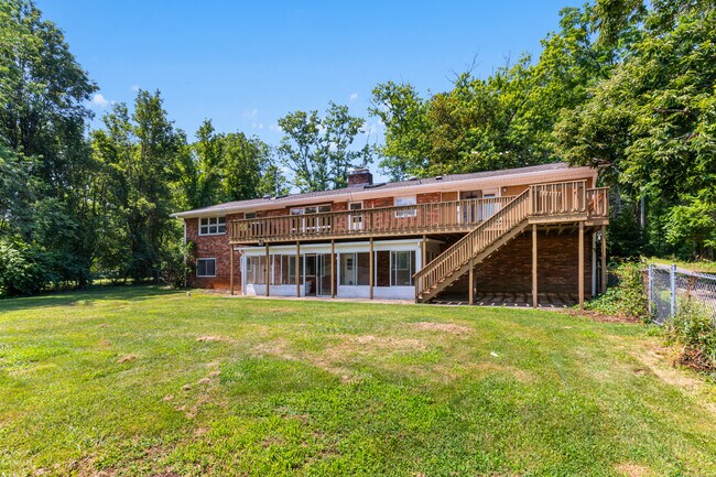 Building Photo - 34 W Oakview Rd