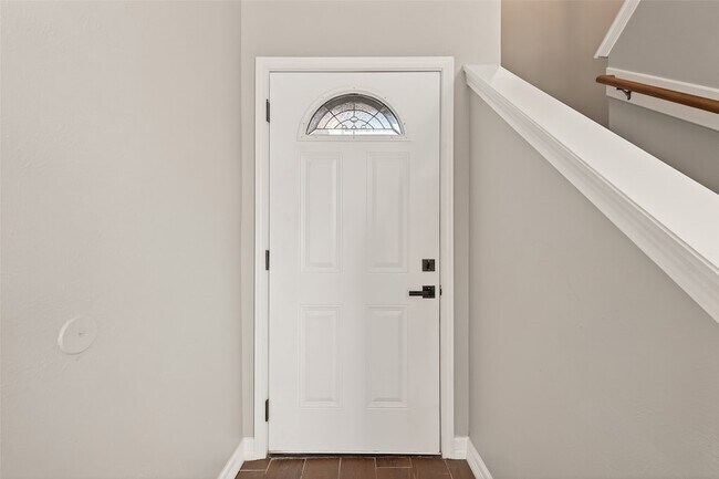 Building Photo - 1720 Old Creek Dr