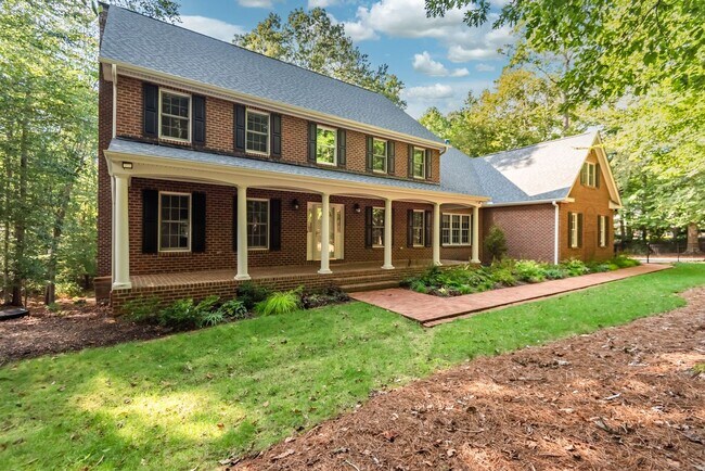 Foto del edificio - Available early March! Large and Lovely Home in Chapel Hill