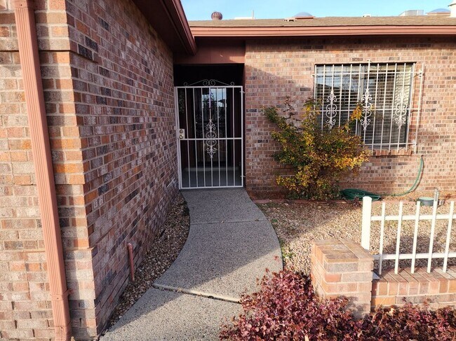 Foto del edificio - 9335 Admiral Lowell Pl NE