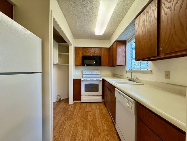Building Photo - FEEL AT HOME AT LAKE SHORE VILLAS *Upstairs*