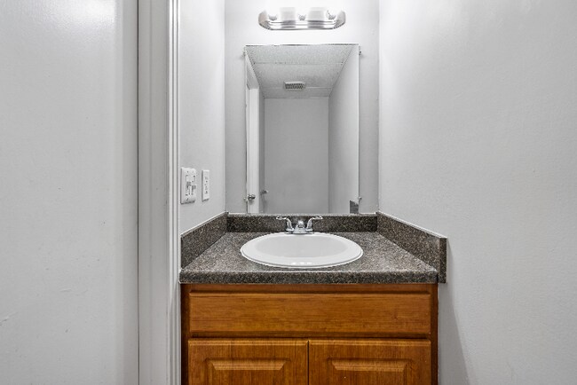 Building Photo - 813 Golf View Pl