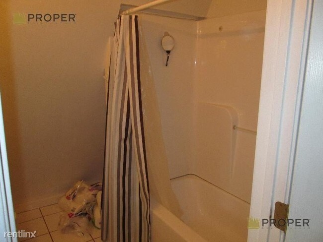 Foto del edificio - 16 Farrington Ave