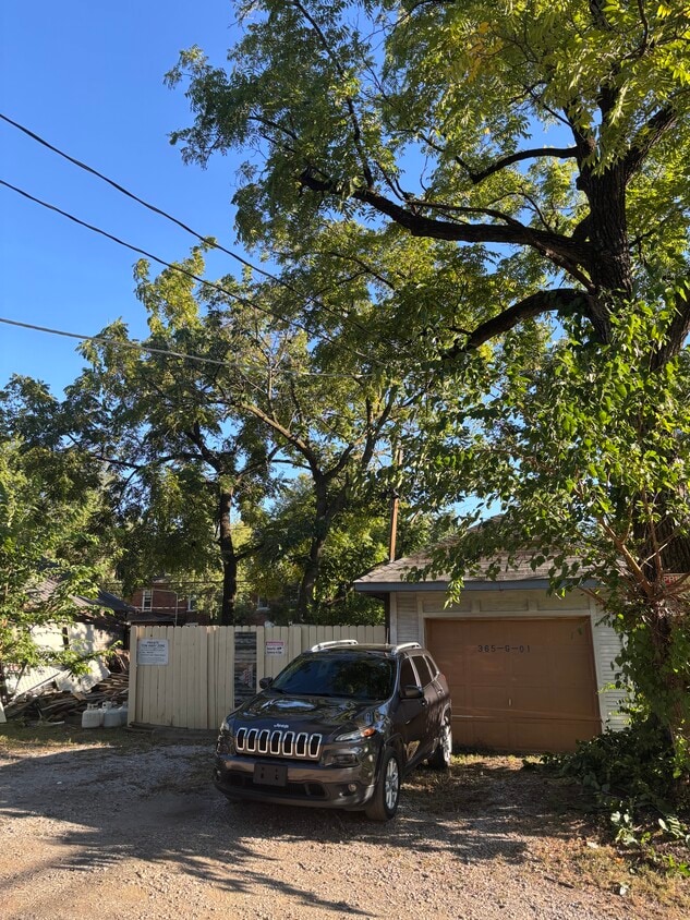 Building Photo - 365 E 15th Ave